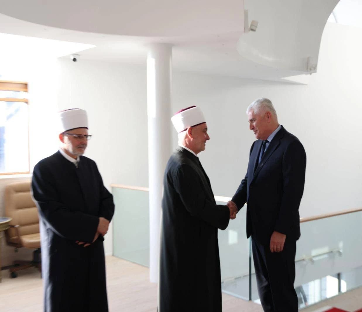 Kako smo od "Hoćemo Aliju" u Širokom Brijegu stigli do mlaćenja prazne slame u Sarajevu