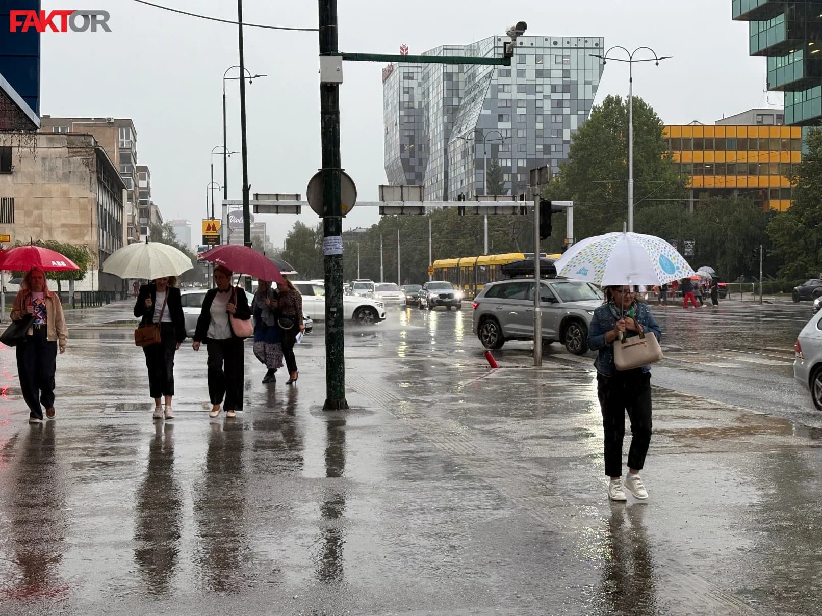 Par kapi i kilometarske kolone: Zašto Sarajevo stane svaki put kad padne kiša?