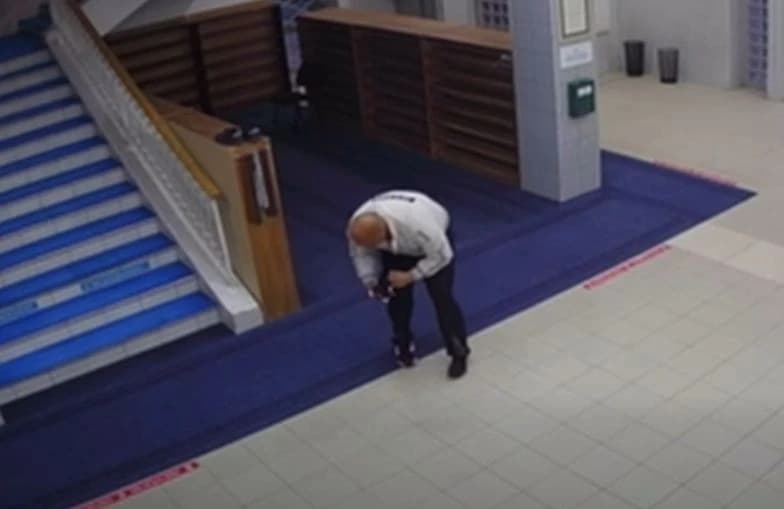 Višestruki povratnik u krađi obuće iz džamije ovaj put ukrao "pogrešne patike"