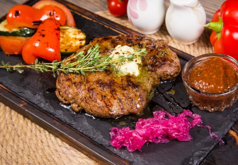 Kora na bifteku kakvu prave u steakhouse restoranima: Jedan sastojak mijenja sve na roštilju