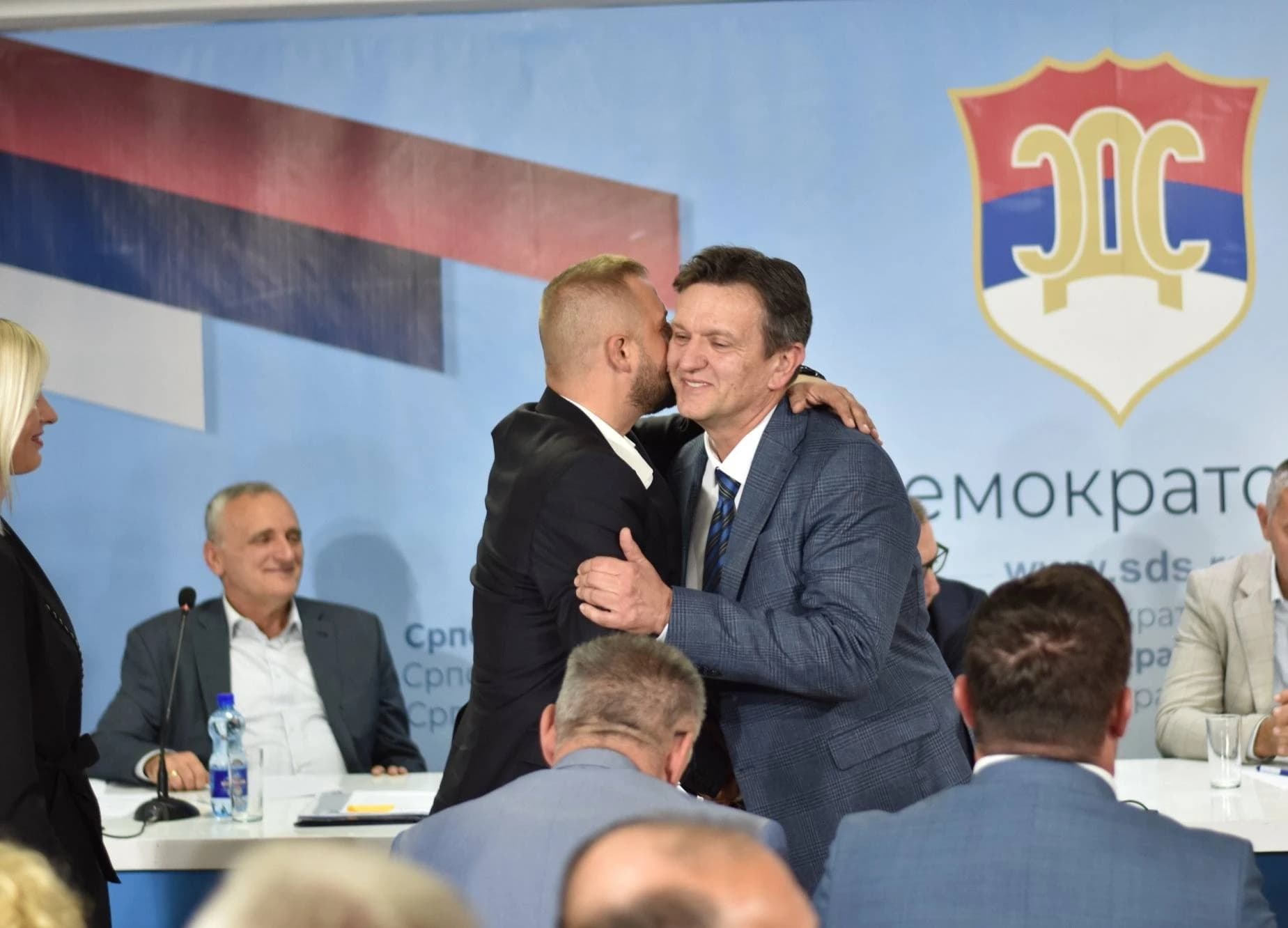 Puklo u SDS-u: Propalo spajanje sa Stanivukovićem, pljušte teške optužbe!