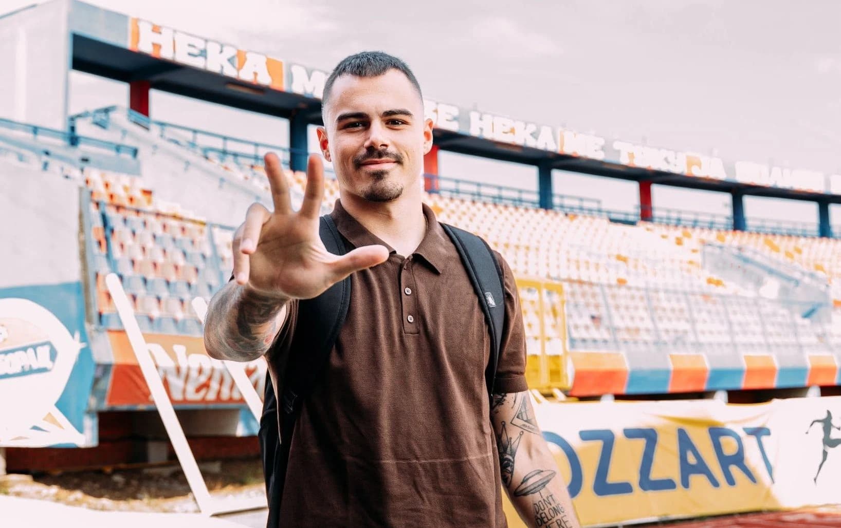 Kontroverzna fotografija na prozivci: Bivši reprezentativac BiH pozirao s tri prsta