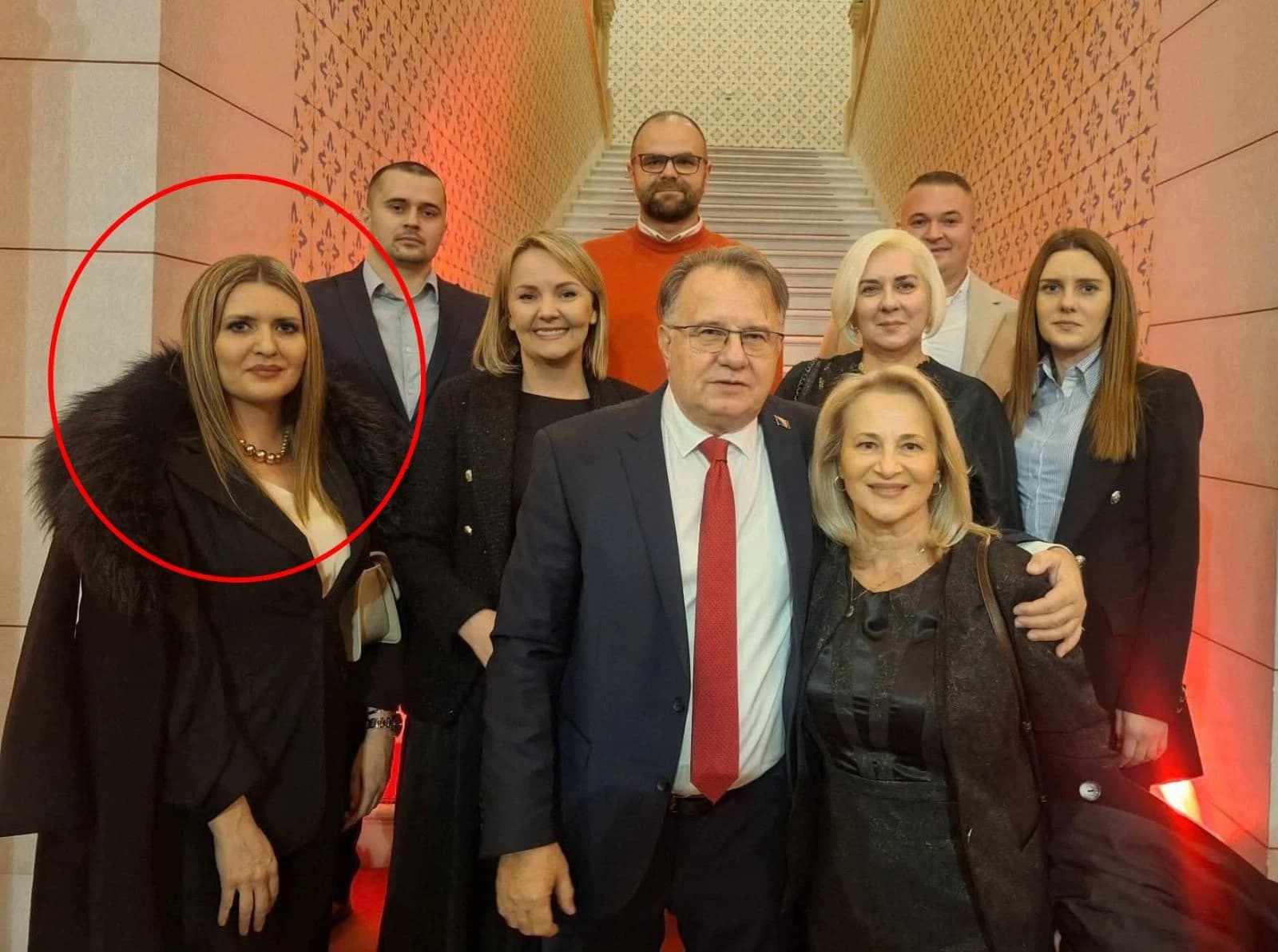 Andrea Stetkević sa predjednikom SDP-a Nerminom Nikšićem i kolegama