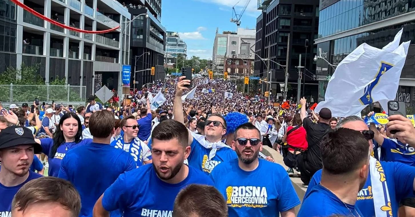 Nepregledna kolona navijača BiH krenula prema stadionu