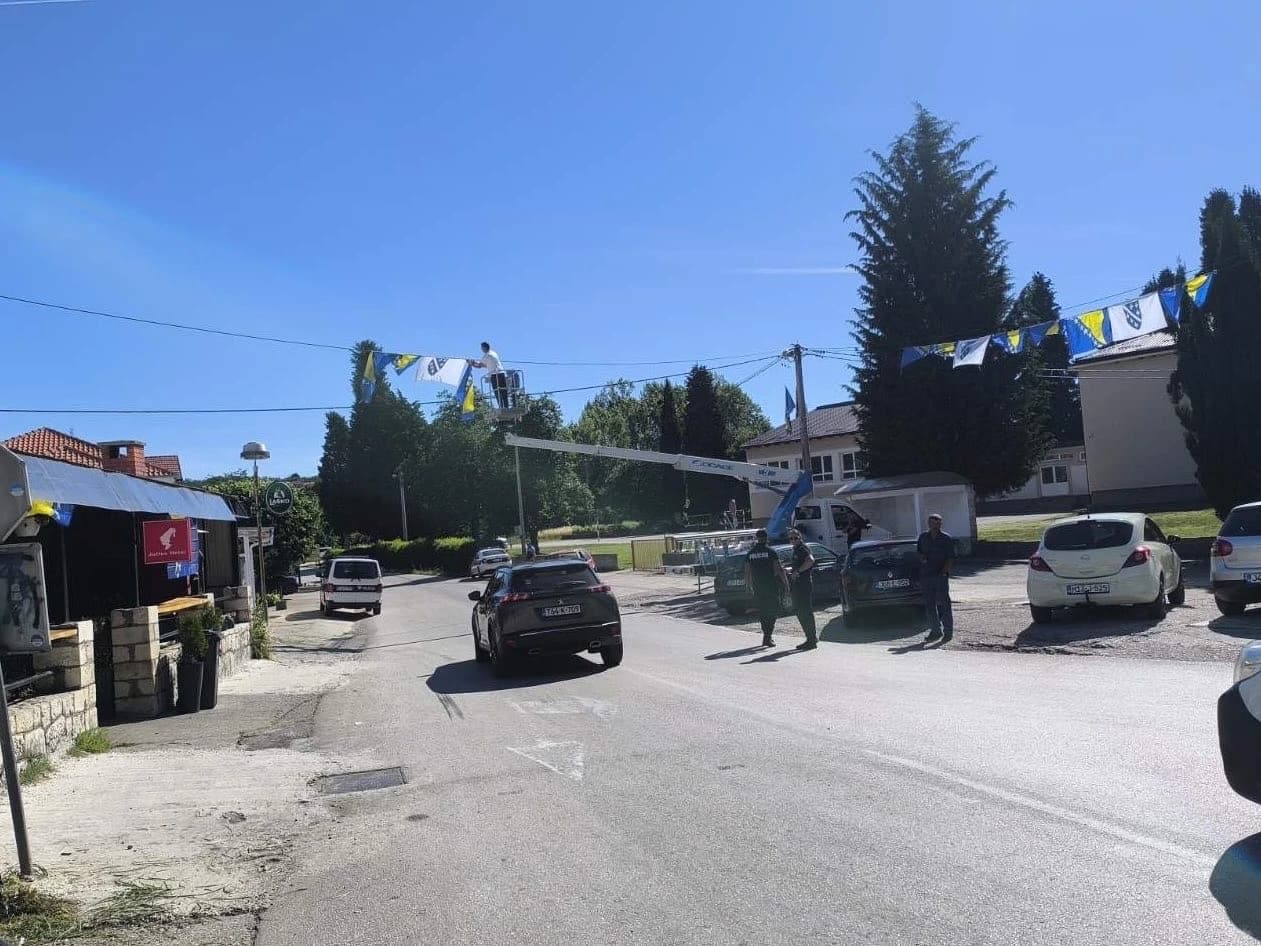 Elektroprivreda HZHB uz pomoć policije u Čapljini uklonila 150 zastava BiH
