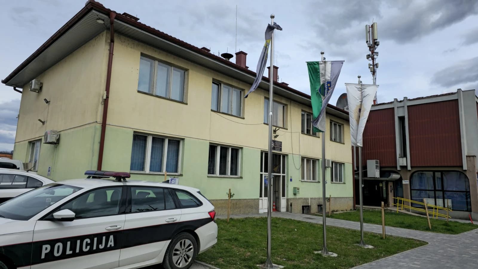 U dvorištu porodične kuće kod Velike Kladuše pronađeno tijelo 30-godišnjaka, ima prostrelne rane