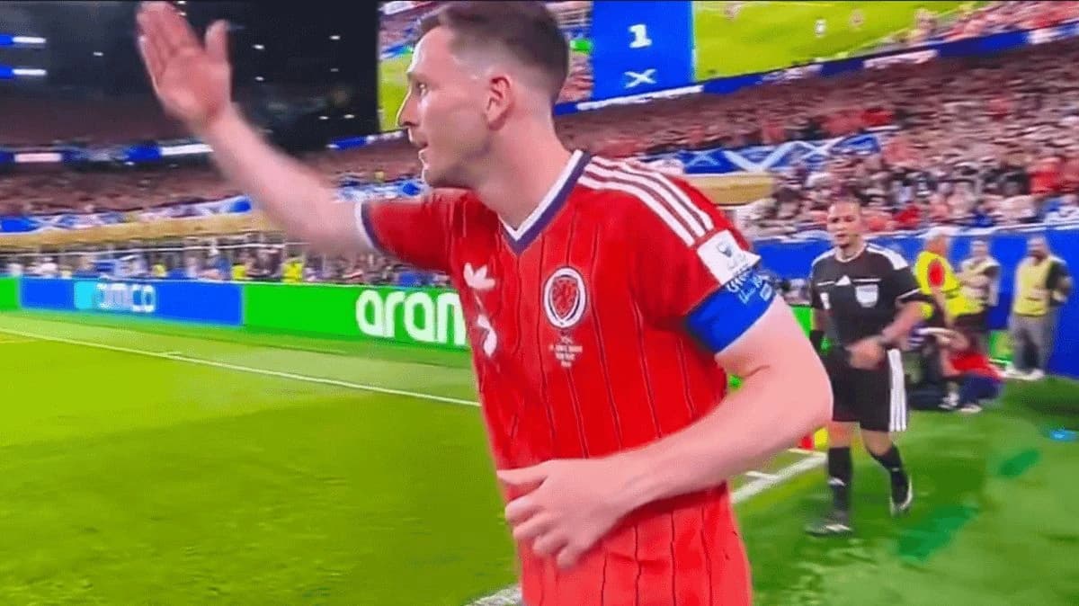 Kolašinac je kažnjen, a brzo stigao dokaz da postoji rupa u pravilima FIFA-e