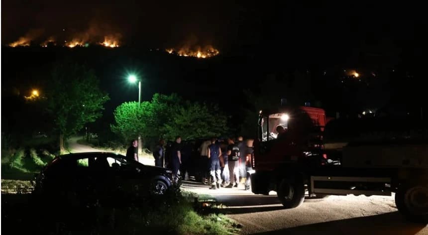 Vatra stigla do prvih kuća kod Mostara, vatrogasci i mještani spriječili najgore: I danas se očekuje pomoć aviona