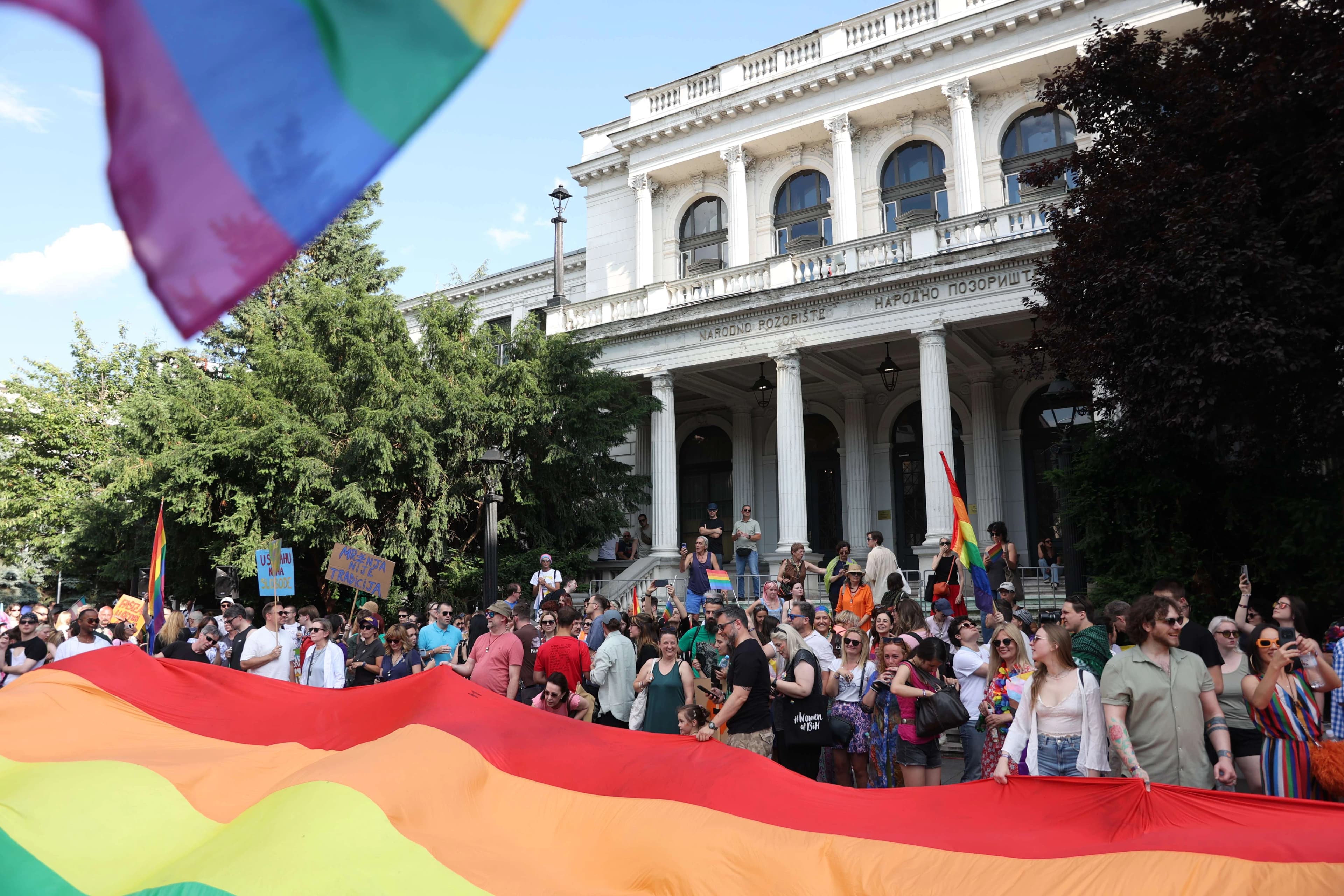 Boračke organizacije reagovale zbog zastave na Povorci ponosa: Nedopustiva zloupotreba ljiljana, skrnavljenje, uvreda