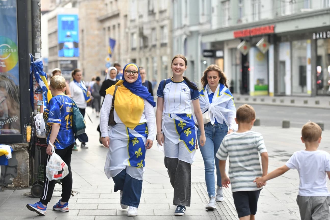 Sprema se spektakl: Sarajevo u plavo žutim bojama pred meč BiH - Katar