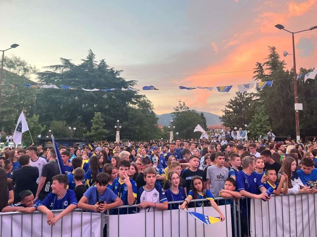 Vanredno stanje zbog požara nije spriječilo javno praćenje utakmice BiH - Katar u Mostaru