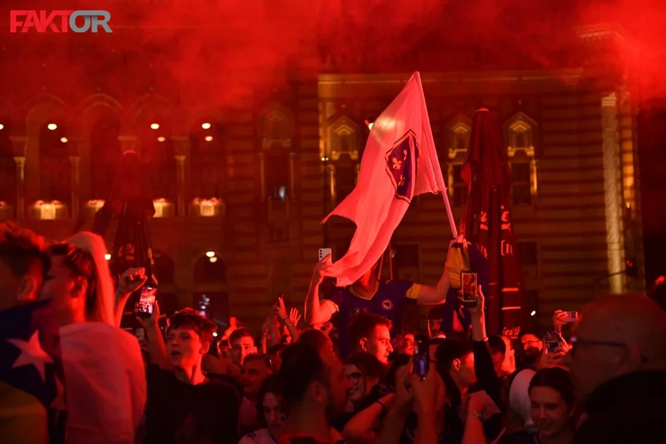 Hiljade građana slavi na ulicama Sarajeva
