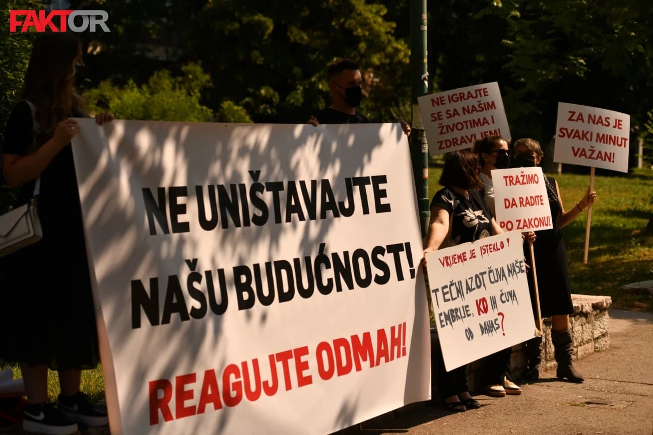 S protesta