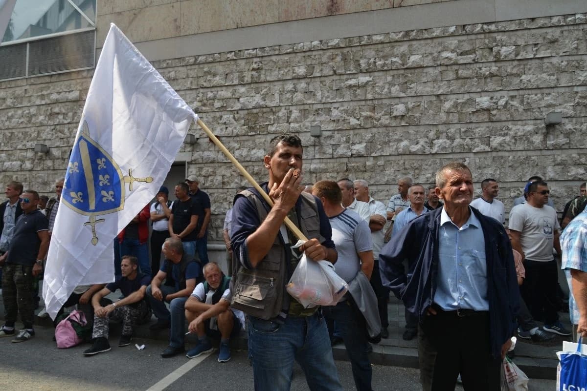 Federalni ministar boraca Nedžad Lokmić sa članovima radne grupe za borački dodatak