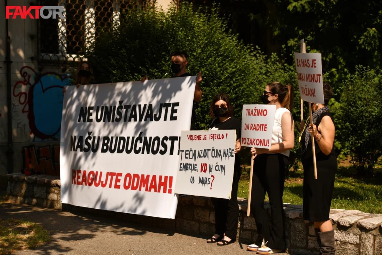 Pacijenti danas protestovali pred FMZ-om