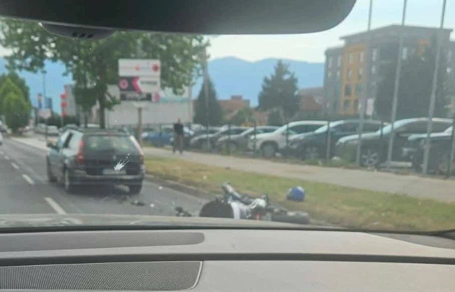 Motociklista povrijeđen u sudaru sa automobilom u Sarajevu