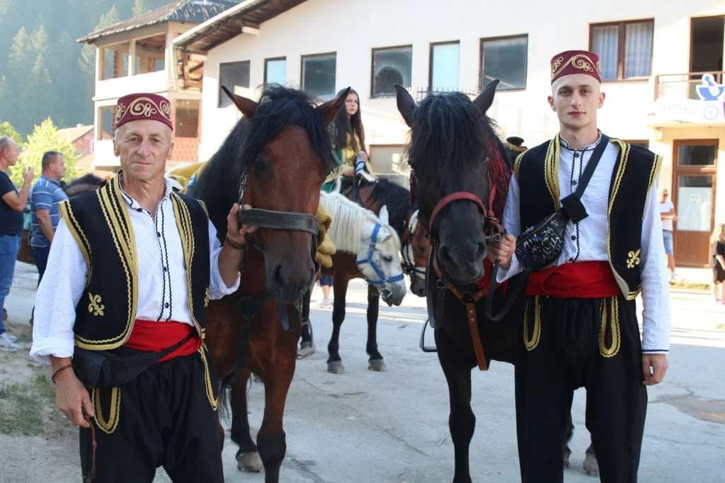 Svećani defile konjanika