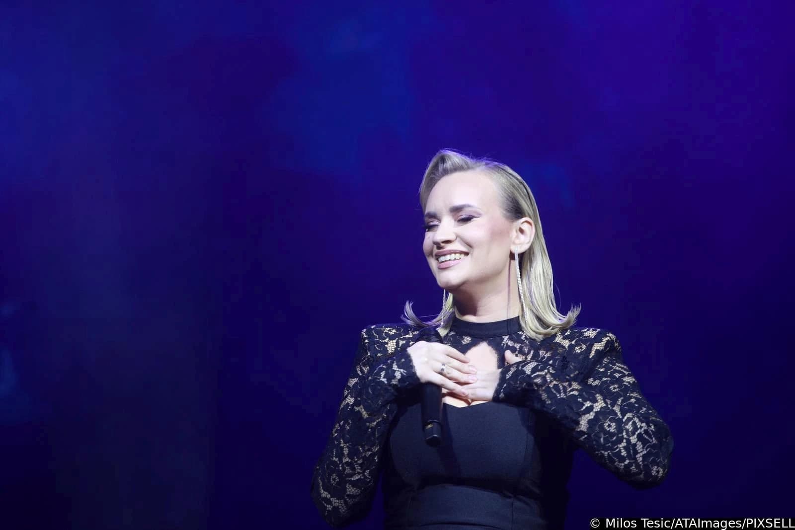 Šejla Zonić na koncertu u Mostaru prisjetila se preminule kantautorice Donne Ares: "Malo ko zna da sam..."