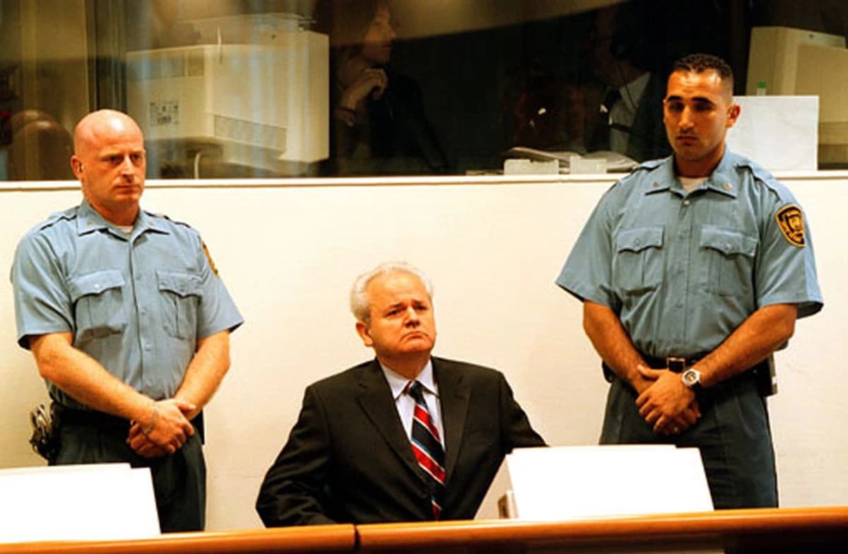 Milošević u sudnici Haškog tribunala