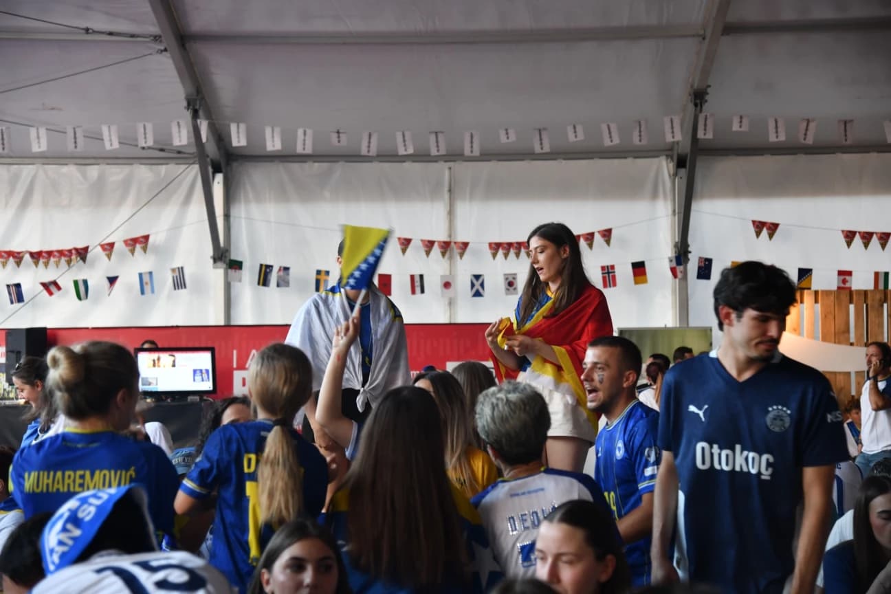 Javno praćenje utakmice SAD - BiH: Ugostitelji u centru Sarajeva mogu raditi duže