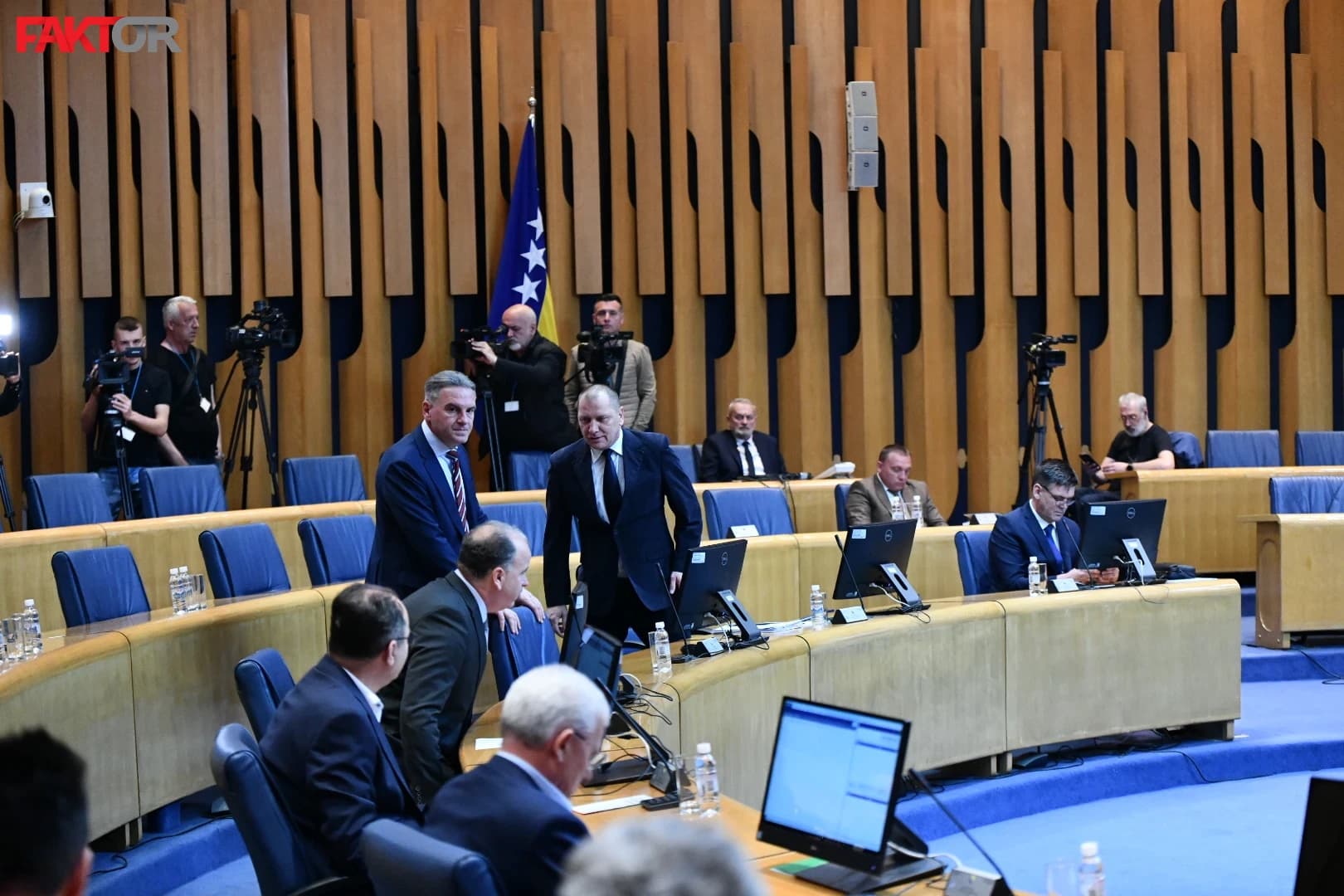 Većina delegata zatražila smjenu Čovića iz rukovodstva Doma naroda BiH, on "hladno" nastavio sjednicu