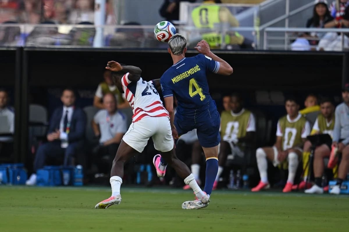 Prepotentni Amerikanci bi se žalili zbog crvenog kartona, ali FIFA je jasna