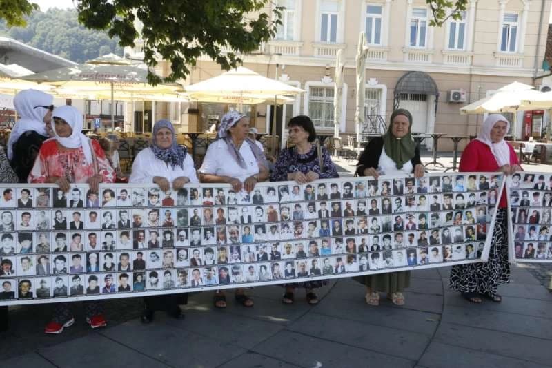 Udruženja žrtava: Odluka gradonačelnika Brčkog je pokušaj relativizacije genocida u Srebrenici