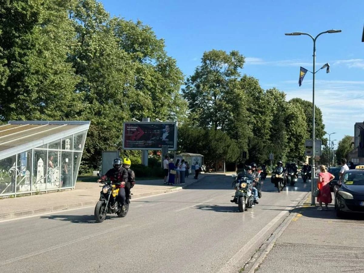 Iz Bihaća prema Potočarima krenula kolona motociklista