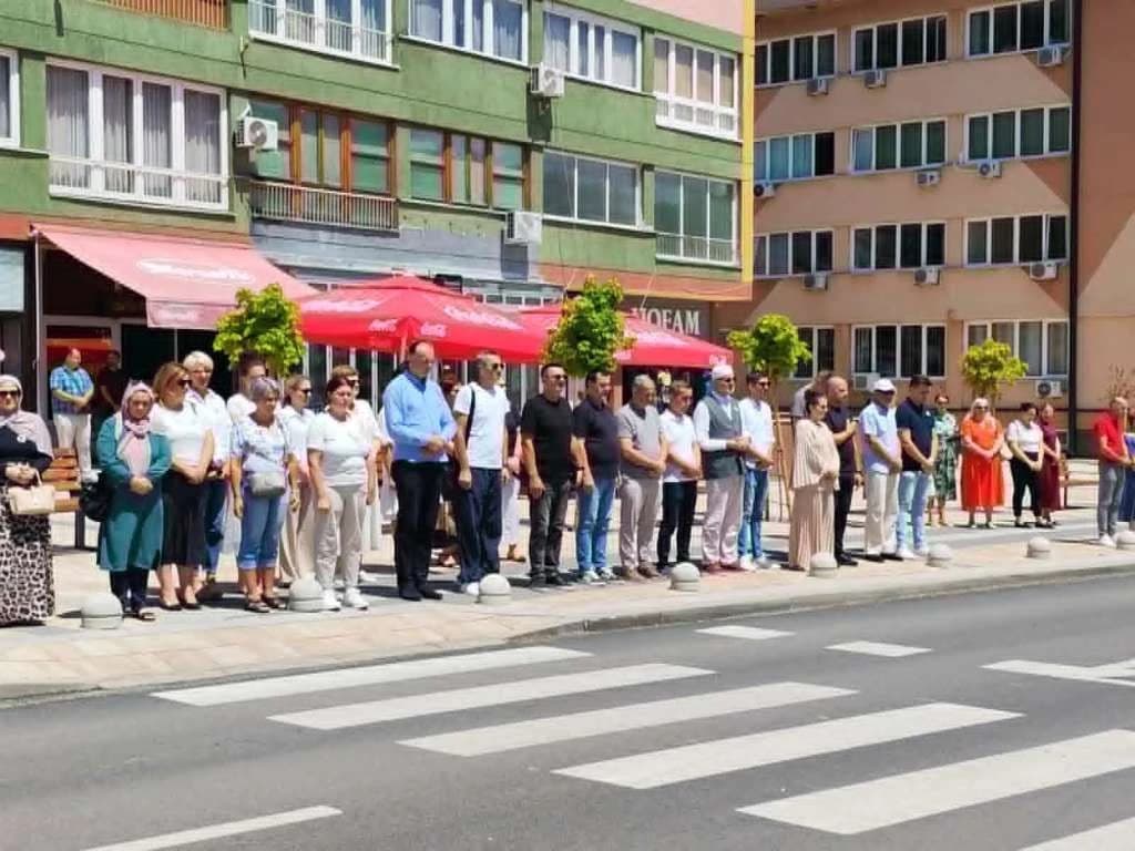 Građani Goražda stali tačno u podne