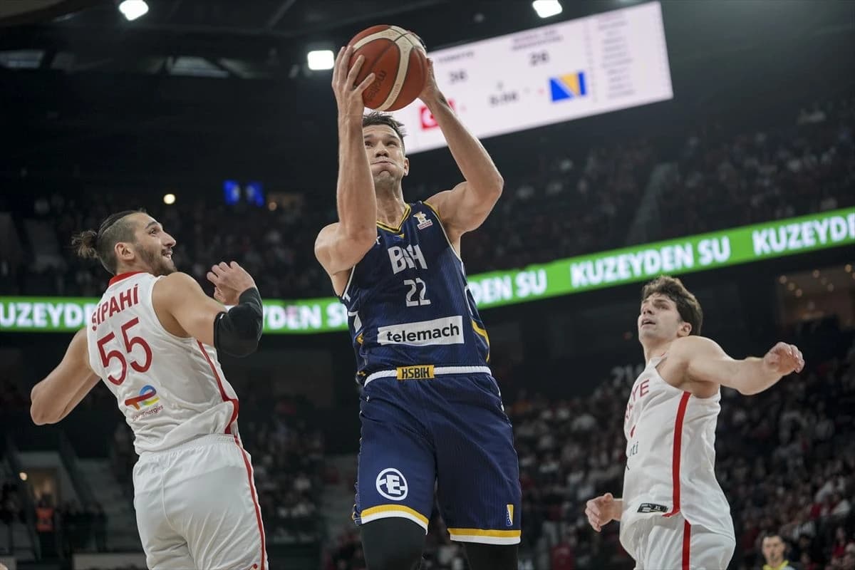 Dok korača Maršom mira, Sulejmanović dogovorio potpis s jednim od najtrofejnijih klubova Španije