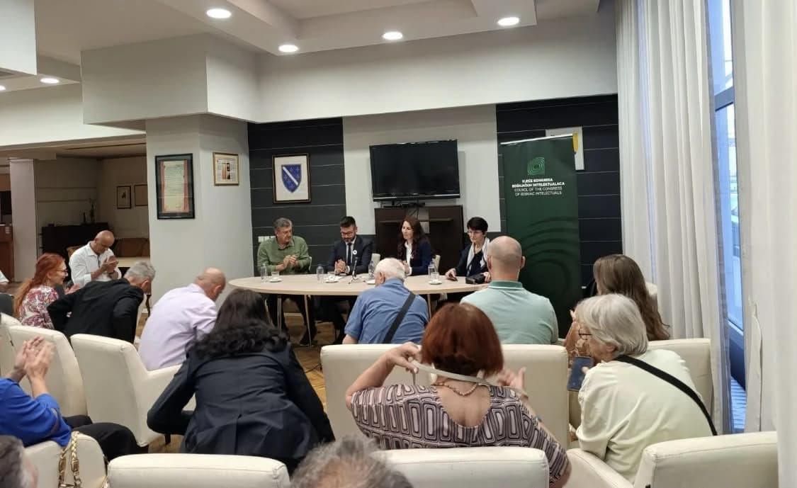 Tribina VKBI-a posvećena genocidu u Srebrenici: Simbol poraza civiliziranog svijeta te trajna opomena