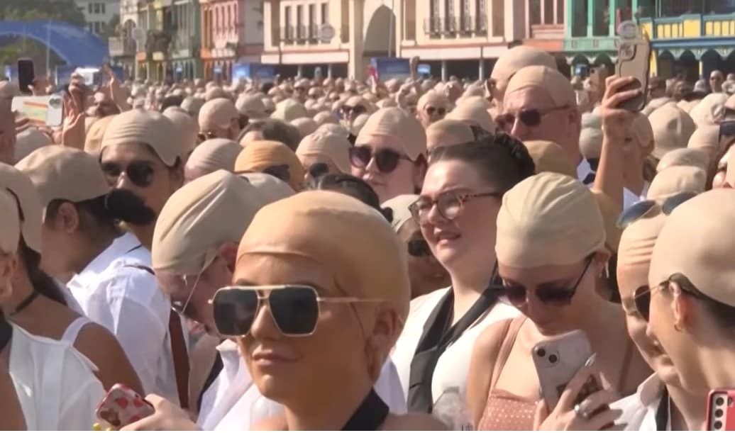 Slavni muzičar oborio bizaran rekord: Na jednom mjestu okupio više od 22.000 ćelavaca