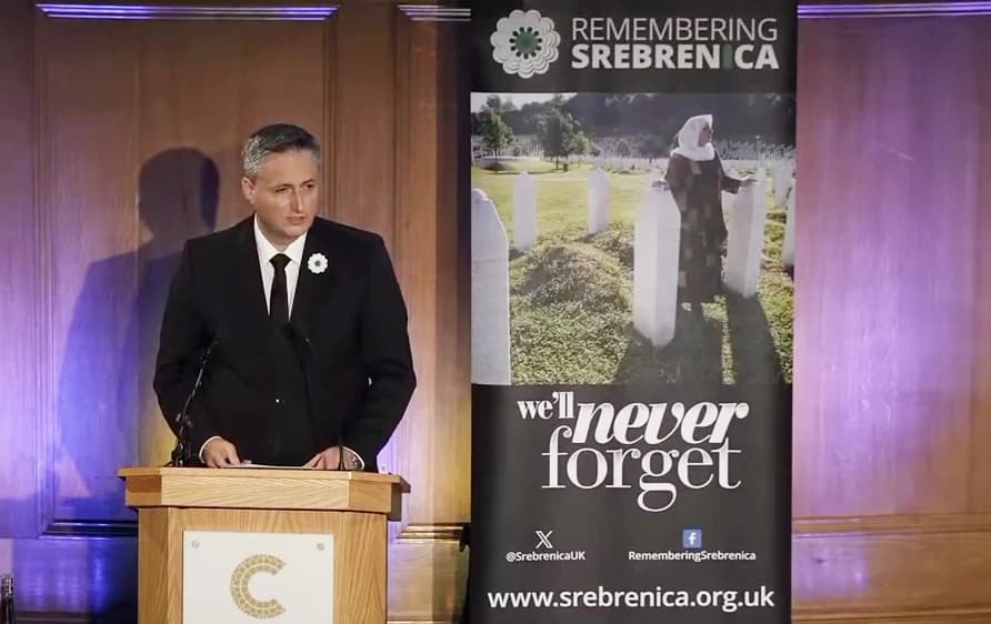 Bećirović: Ujedinjeno Kraljevstvo, BiH i civilizirani svijet neće zaboraviti genocid u Srebrenici