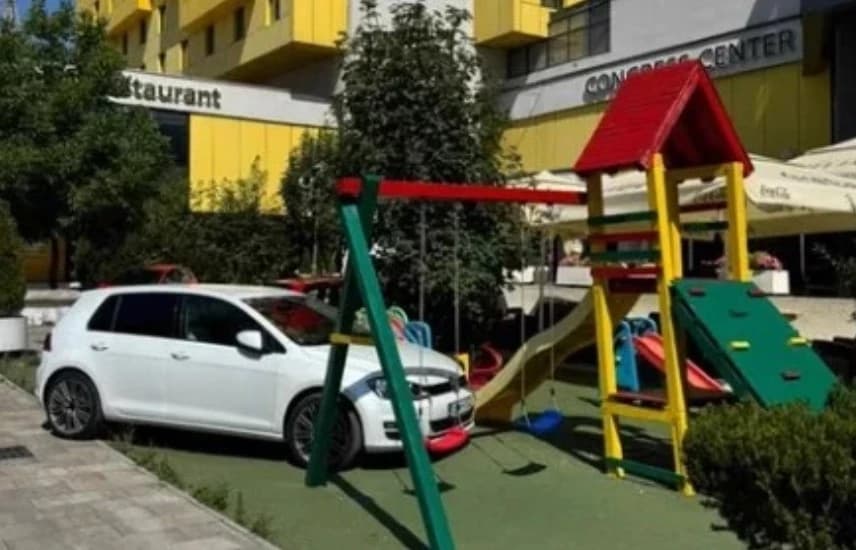 Kome još treba igralište, najbolje se parkirati između tobogana i ljuljačke