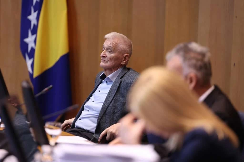 Burno na sjednici: Špirić opoziciji iz RS-a rekao da su glupi? Pomenute visinske pripreme u Kupresu i nizinske u Mostaru