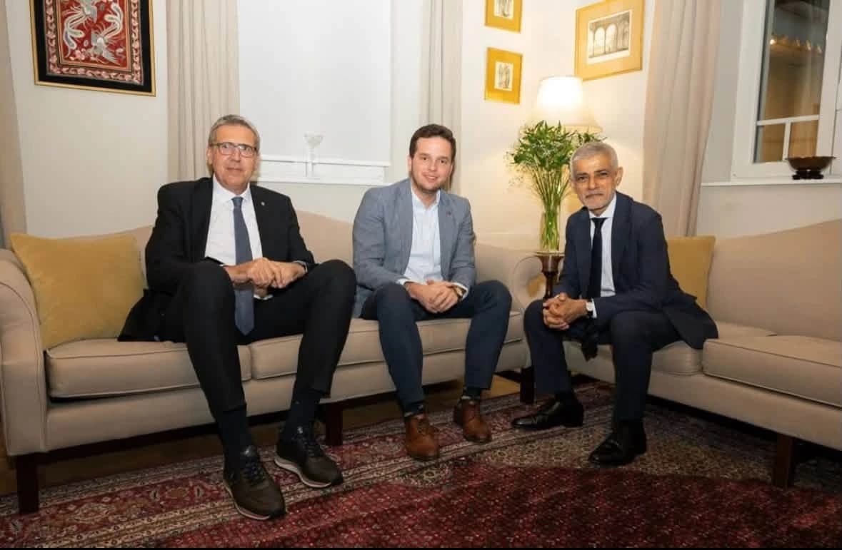 Avdić, Uk i Khan