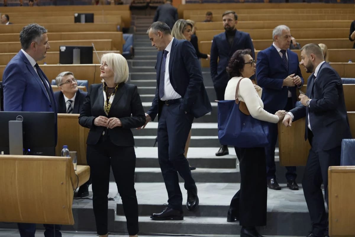 Zbog većih plaća, regresa, toplog obroka, budžet veći za 125 miliona KM, raste i broj zaposlenih u institucijama BiH