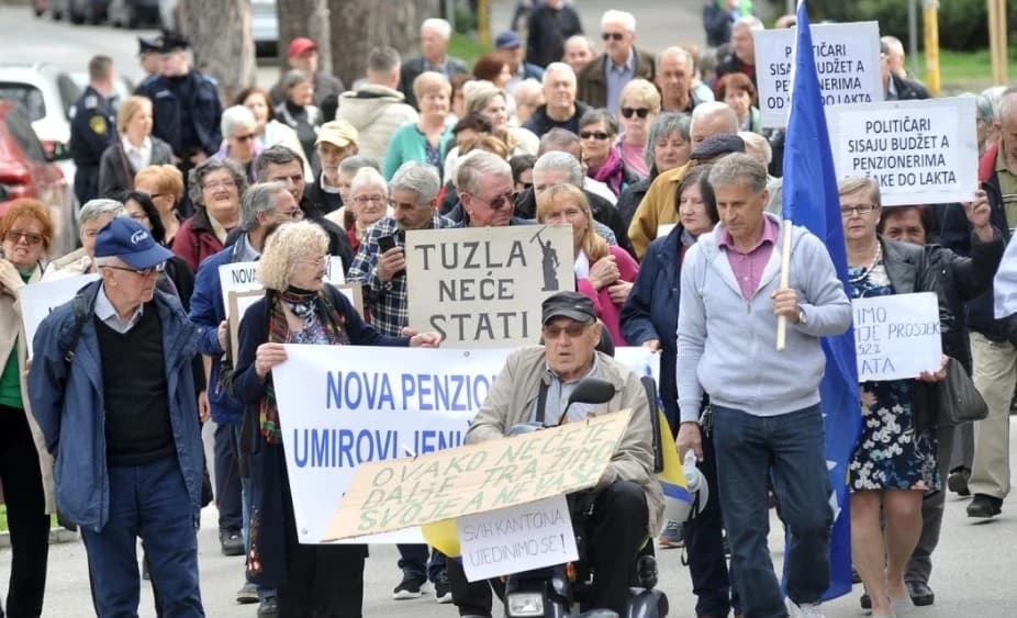 Protest penzionera u Tuzli