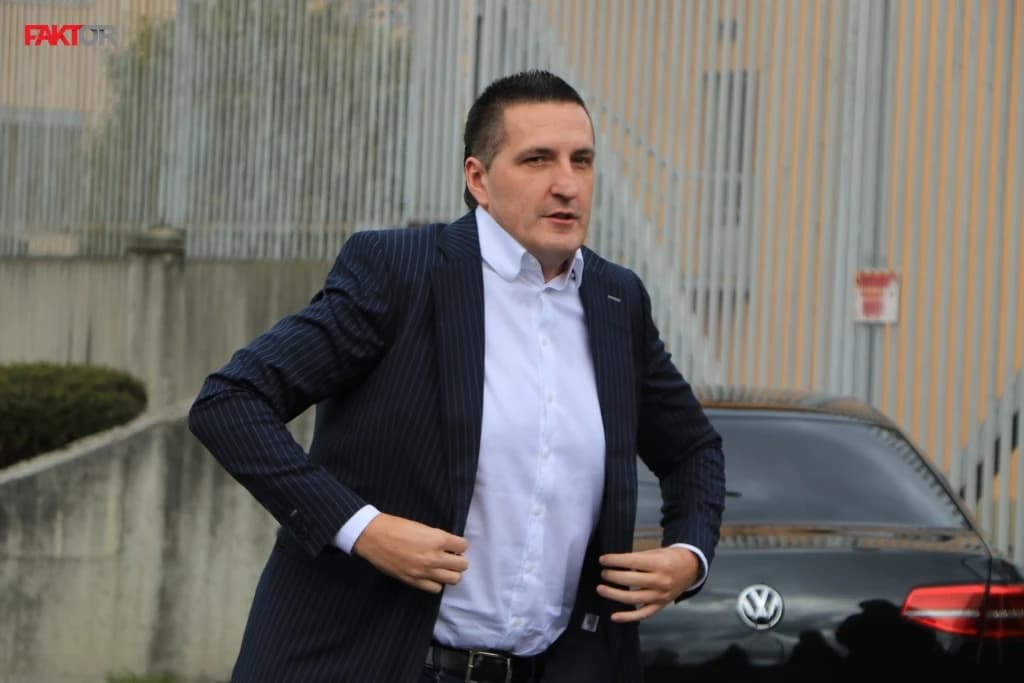 Dodikovo osiguranje spriječilo Eleka da mu priđe na sahrani?