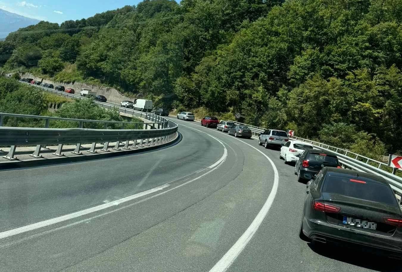 Kolone vozila na Bradini, gužve i na granicama