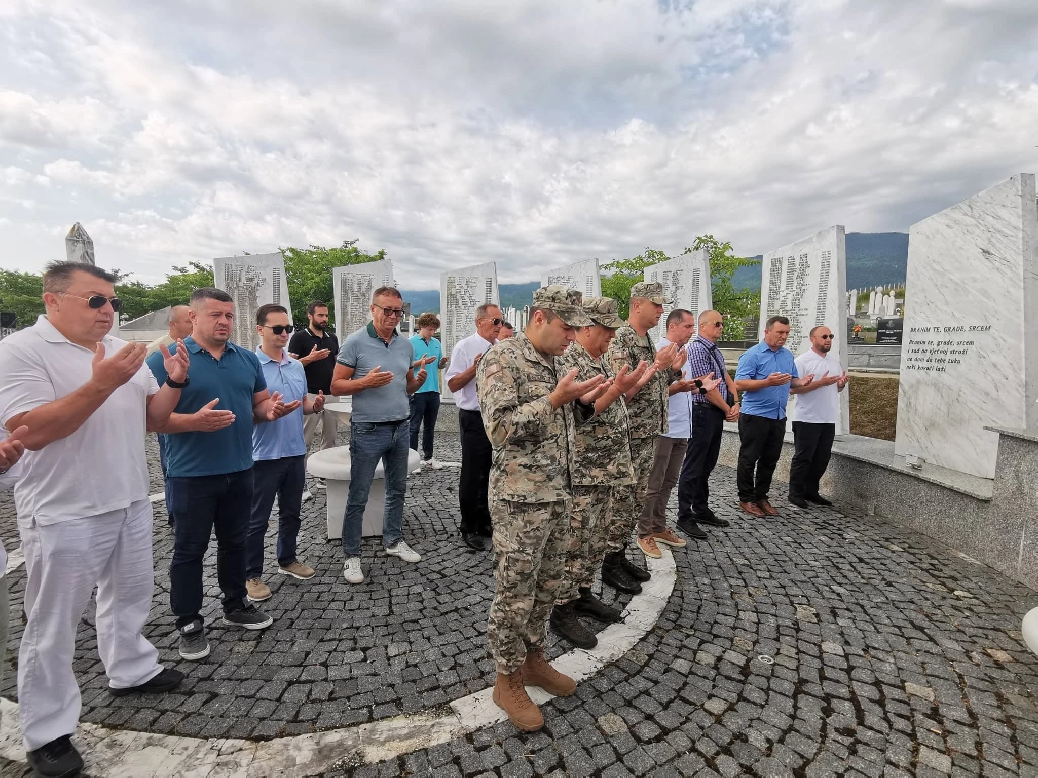 Svečanim prijemom i obilaskom spomen-obilježja, mezarja i grobalja, obilježeni Dani bihaćkih brigada