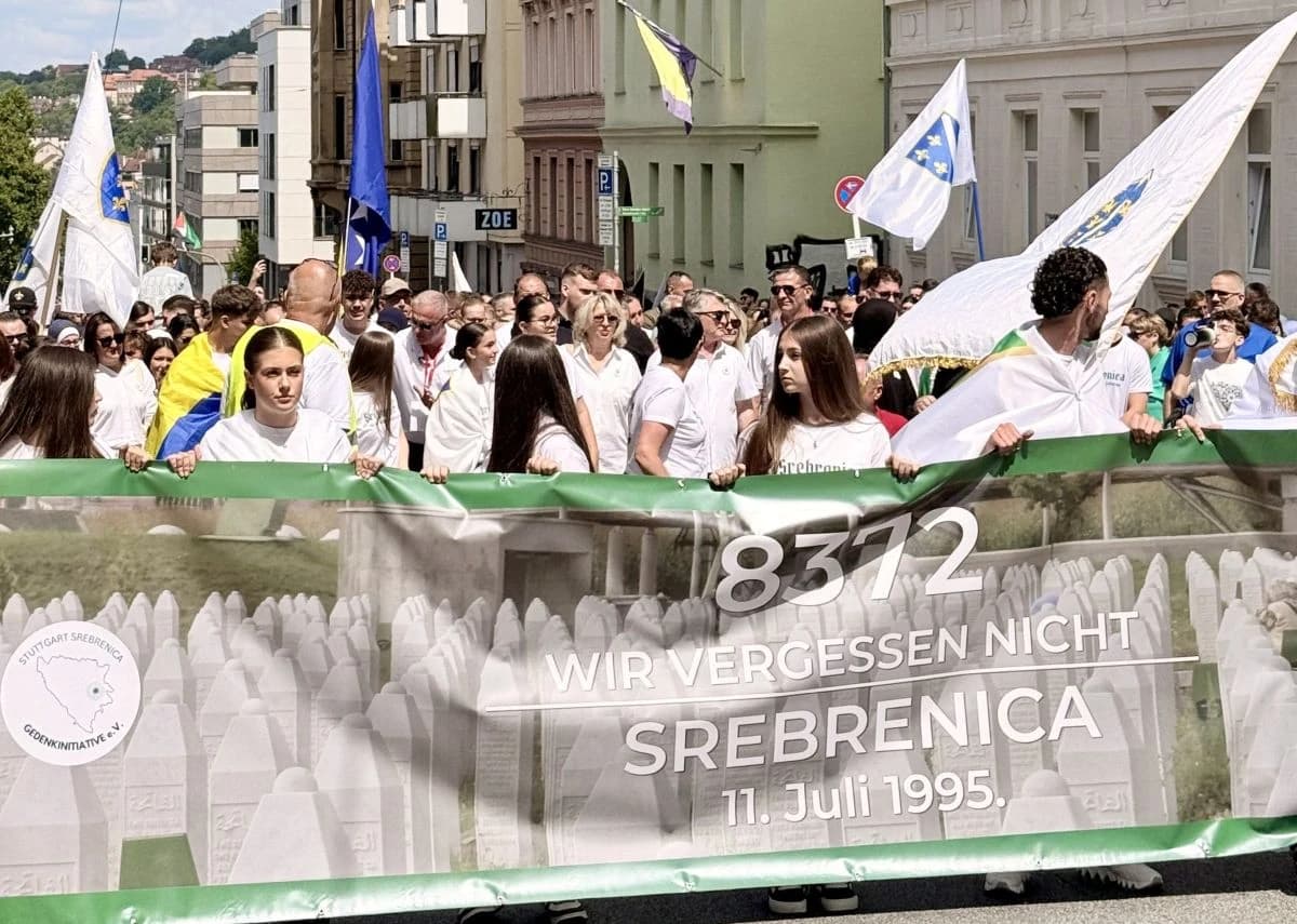 Komšić na Maršu mira u Stuttgartu: Istina o genocidu je pravno utvrđena, žrtve ne zanima mišljenje negatora