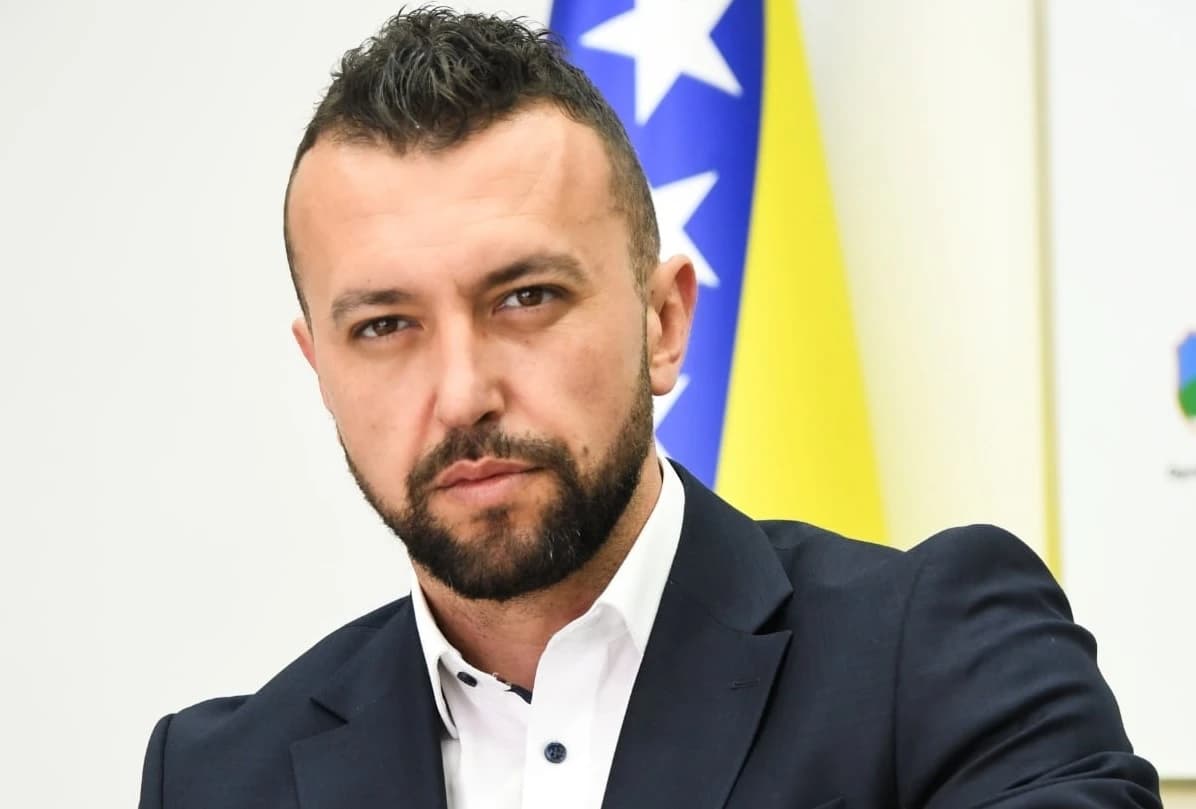 Adi Kalem podnio ostavku na stranačku funkciju, ali ostaje u SDA