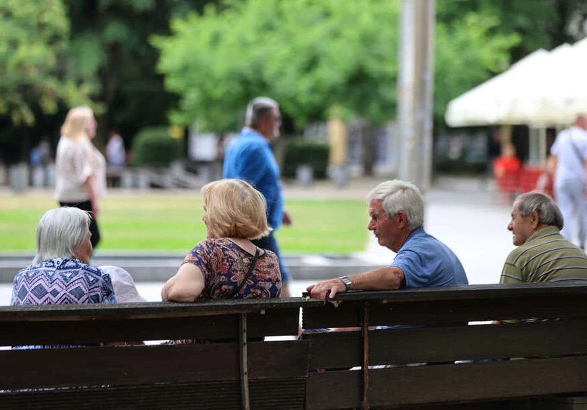 Jesu li ikada istu penziju imali oni sa 15 i 40 godina staža osiguranja?