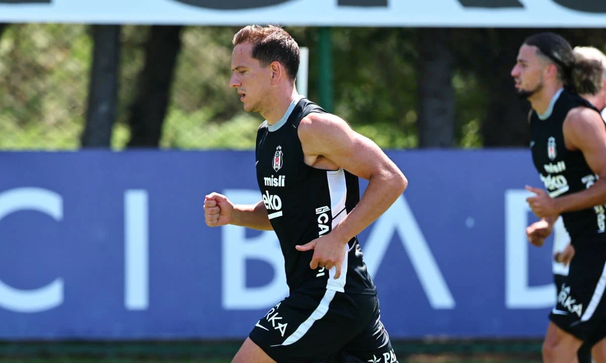 Amir Hadžiahmetović iz Bešiktaša seli u bivši klub?