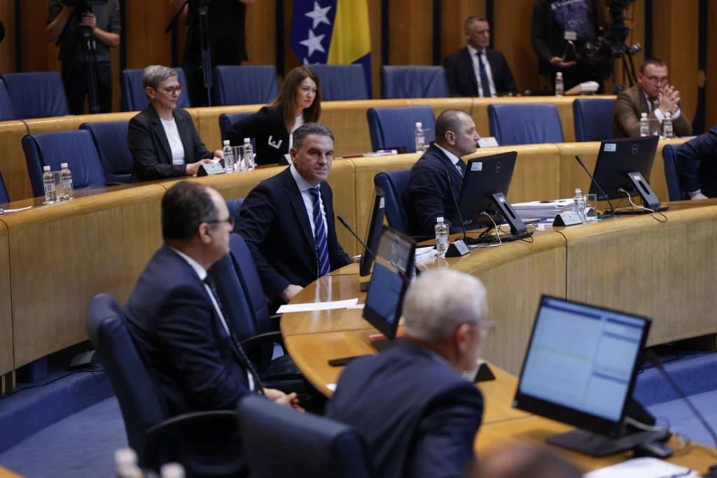 Usvojen Budžet institucija BiH za 2026: Osigurane veće plaće, regres i topli obrok, opozicija bila suzdržana