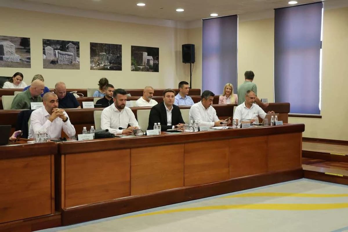 Burno zbog otkaza u Mostaru: V. d. direktorice poslala na biro 22 radnika, sada kaže da pati njena porodica