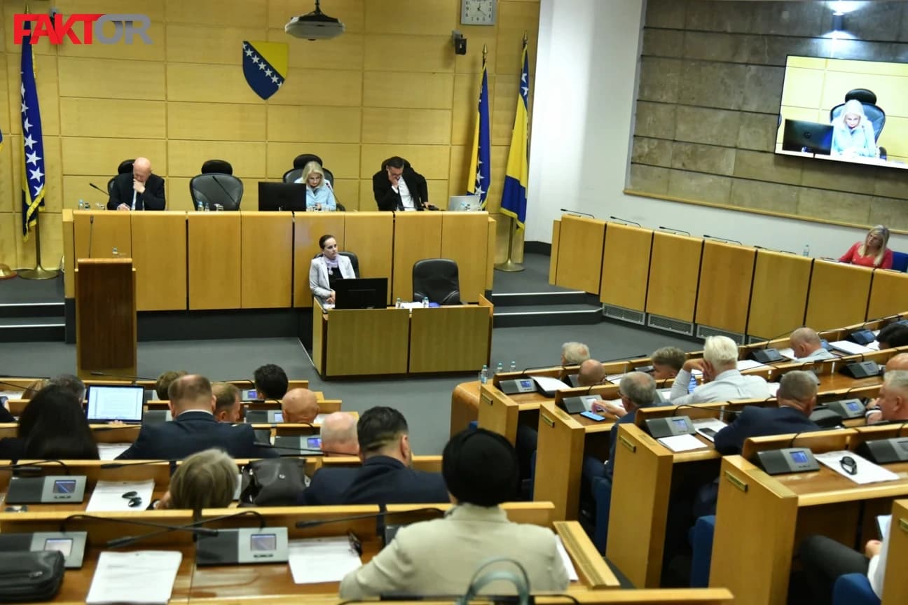 Za građane 668 KM sa biroa, za političare "bijeli hljeb" od 50.000: Federalni parlament opet odbio ukinuti privilegije
