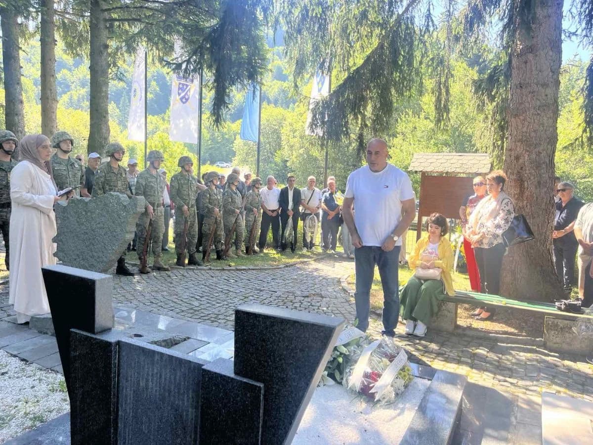 Odata je počast i položeno cvijeće