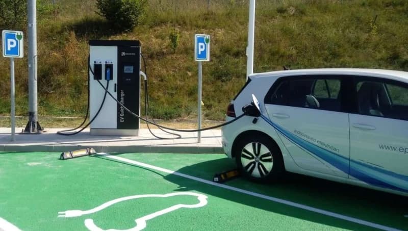Ministarstvo civilnih poslova traži uvođenje posebnih registarskih oznaka za električna i hibridna vozila